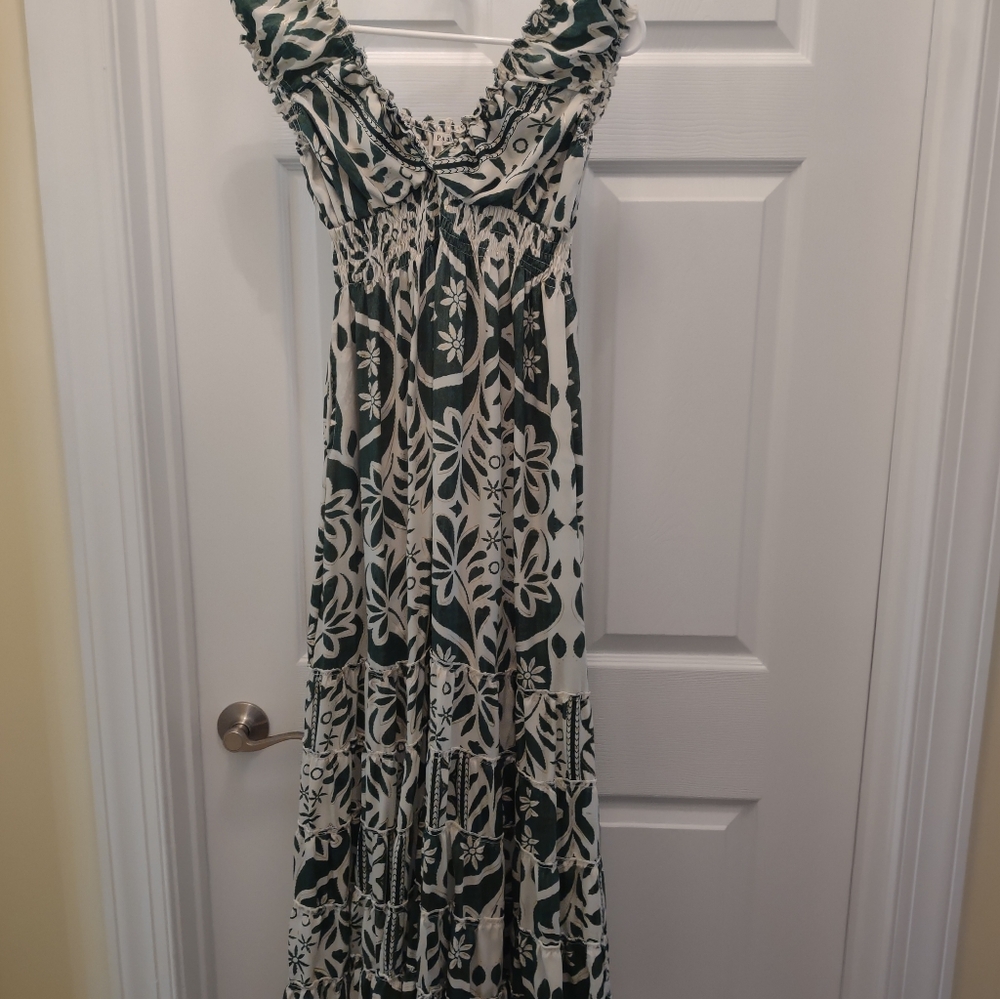 Paani Lux Dress Green Gold And Cream Size Medium. Very Flattering, Elegant,